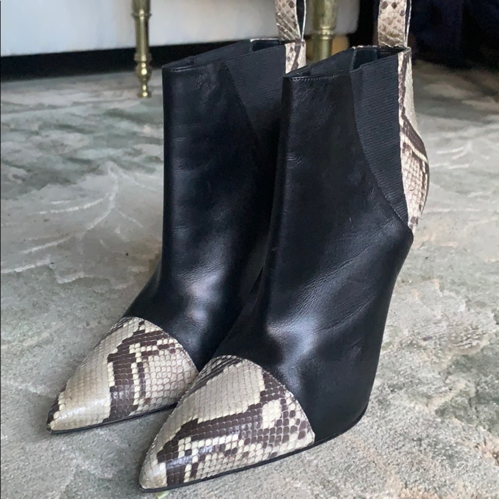 Gucci snake skin leather booties